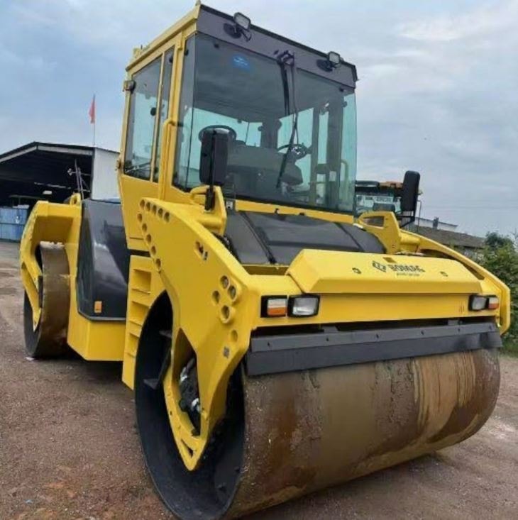 Bomag road roller compactor